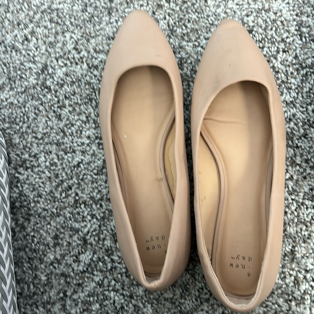 Used Size 10 nude flats